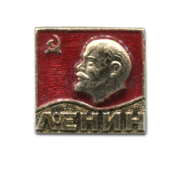 lenin portrait on ussr metallic badge - perestroika imagens e fotografias de stock