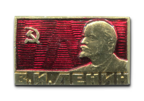 lenin portrait on ussr metallic badge - perestroika imagens e fotografias de stock