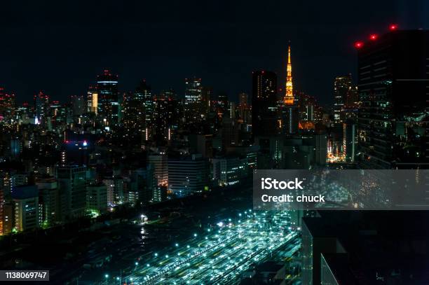 Fotografía Aérea Paisaje Urbano Con Vistas A Tokio Fotografía Japanaerial De La Vista Nocturna De Tokio Japón Estación Futurista Foto de stock y más banco de imágenes de Aire libre