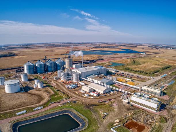 vista aérea de una planta de etanol en dakota del sur - south dakota fotografías e imágenes de stock