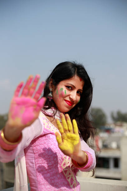 festival das cores, holi - holi handprint photography traditional festival - fotografias e filmes do acervo