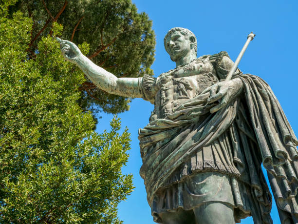 디스커버리 로마-아우구스투스 시저 - julius caesar augustus caesar statue rome 뉴스 사진 이미지