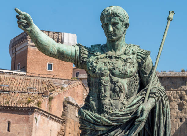 ディスカバリーローマオーガスタスシーザー - roman rome statue augustus caesar ストックフォトと画像