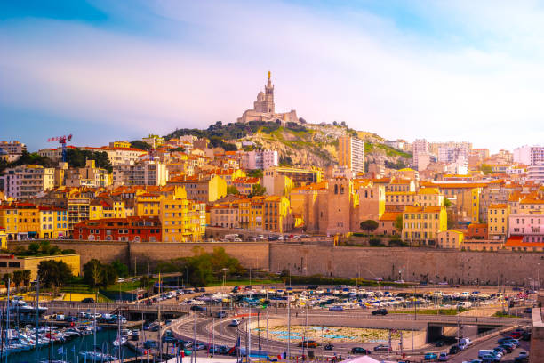 vista panorámica aérea del puerto viejo de marsella. marsella, provenza, francia. vacaciones en francia. - marselle fotografías e imágenes de stock