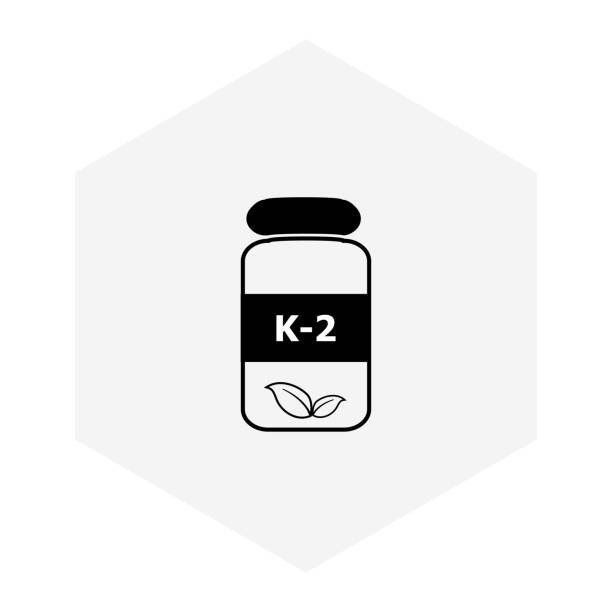 ilustraciones, imágenes clip art, dibujos animados e iconos de stock de k-2 en botella sobre fondo gris y blanco - capsule vitamin pill letter k medicine