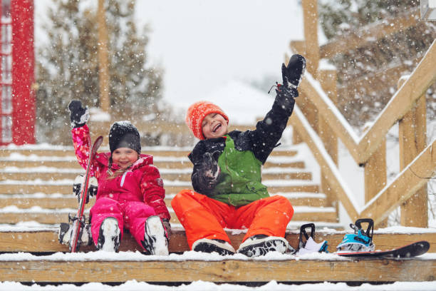 istock Family at a ski resort 1138179627