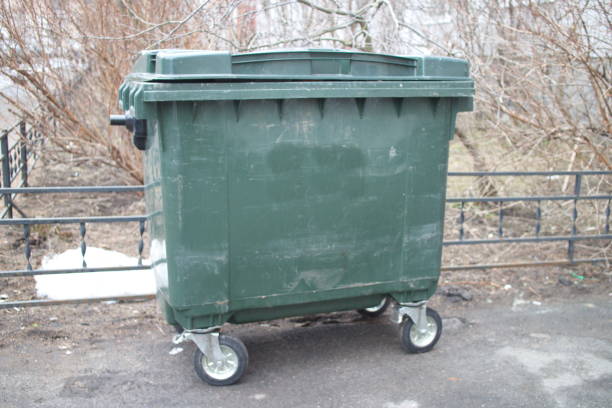 istock green trash can in the yard 1138191337