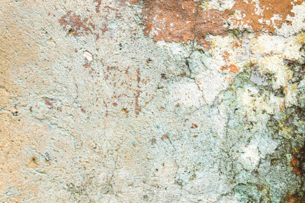 istock Old scrapede wall detail 1138221350