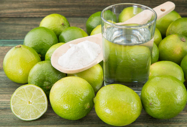 istock Water, lemon and soda bicarbonate - Citrus × latifolia 1138224247