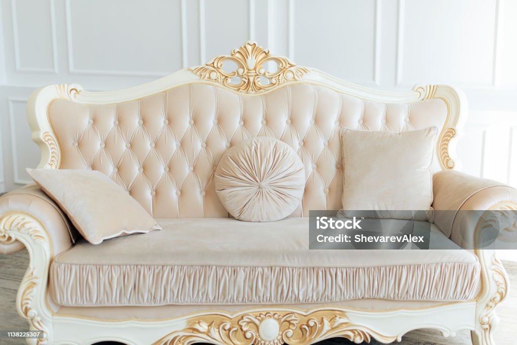 toespraak Fantastisch ijzer Beautiful White Expensive Sofa Inside The Light Interior Stock Photo -  Download Image Now - iStock