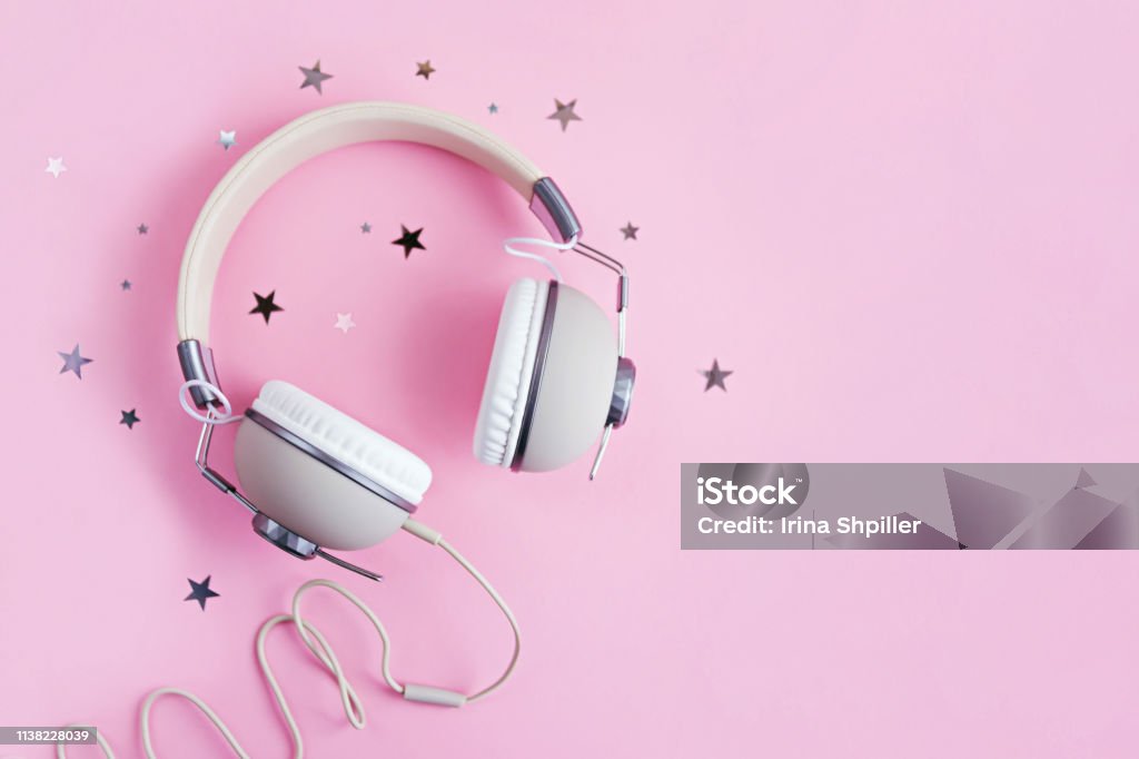 dart Rastløs Loaded Retro Headphones And Stars Glitter Confetti On Pink Background Stock Photo  - Download Image Now - iStock