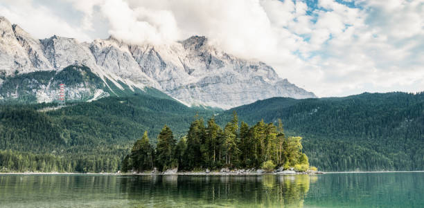 panorama du lac eibsee bavière allemagne - bavaria wetterstein mountains nature european alps photos et images de collection