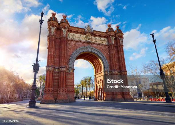Sunrise At Triumphal Arch In Barcelona Catalonia Spain Stock Photo - Download Image Now