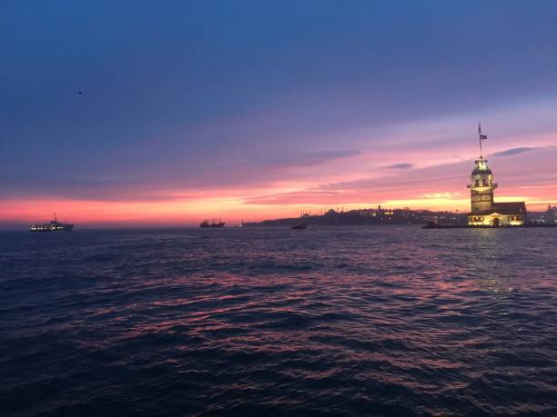 istock İstanbul maiden tower in sunset 1138268165