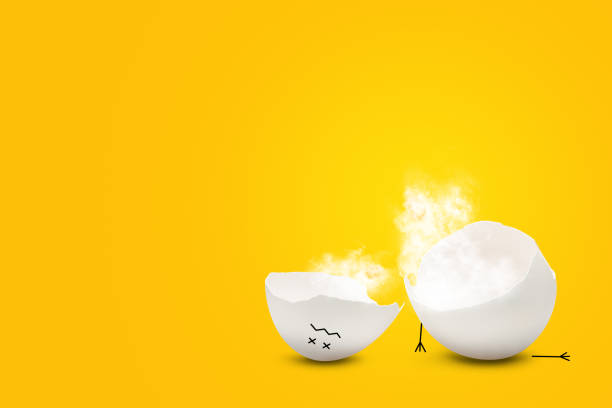 Kopflose überarbeitete Eiercharakter mit Rauch im Inneren – Foto