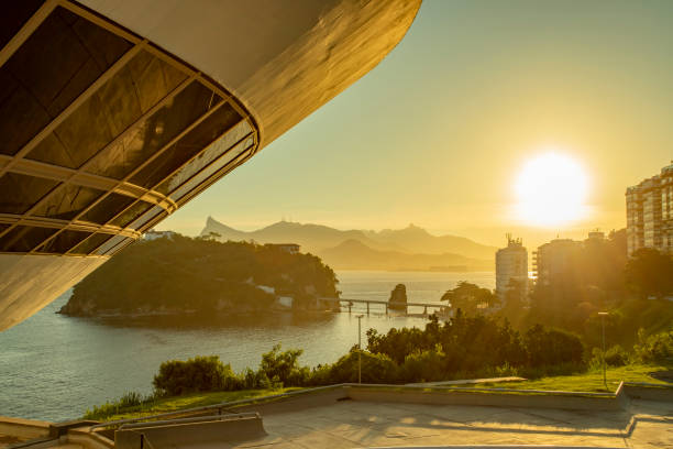 mac niteroi. museum of contemporary art of niteroi. architect oscar niemeyer. - niteroi imagens e fotografias de stock