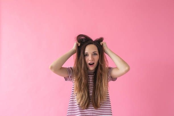 istock Surprised girl on a pink background. 1138361081