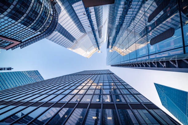 bâtiments d'affaires modernes abstraits dans le quartier financier de la ville de londres-image en stock - glass architecture prosperity business photos et images de collection