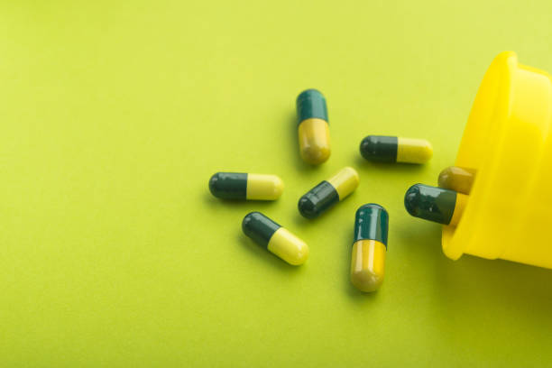 istock Green and yellow medical capsules 1138386127