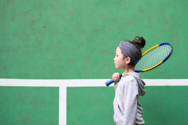 tênis praticando da menina - tennis child childhood sport - fotografias e filmes do acervo