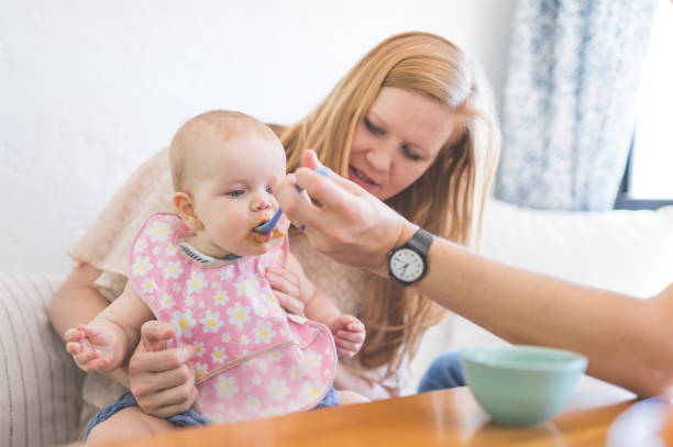 istock Two parents tag teaming to feed their toddler 1138401832
