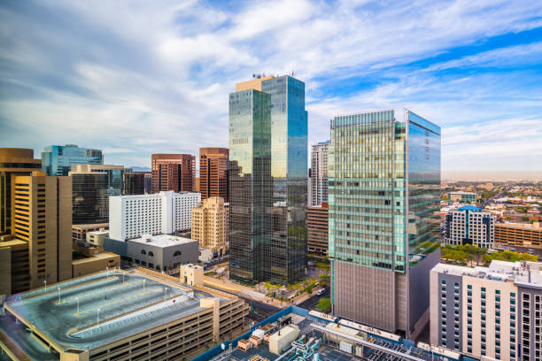 phoenix, arizona, états-unis paysage urbain - phoenix arizona skyline desert photos et images de collection