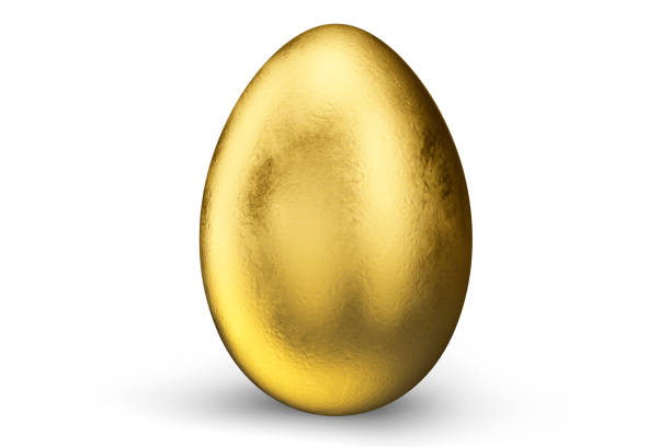 oeuf de luxe d'or sur le backgorund blanc. oeuf de pâques. symbole de vacances et de pâques, illustration 3d - easter egg easter isolated three dimensional shape photos et images de collection