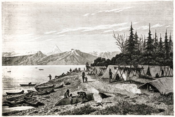 illustrazioni stock, clip art, cartoni animati e icone di tendenza di campo tenda nativo americano sul fiume yukon - 1871