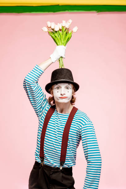 istock Portrait of a pantomime with flowers 1138419288
