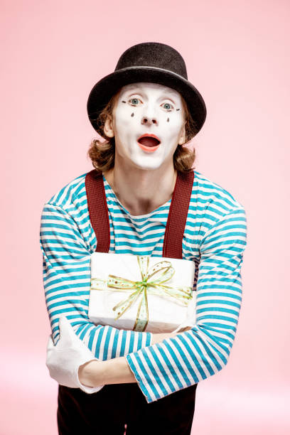 istock Pantomime with gift box on the pink background 1138421228