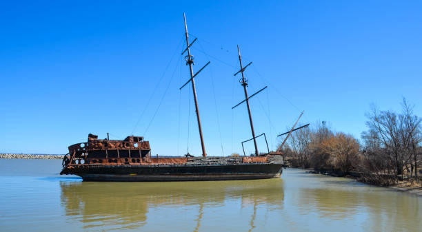 istock Shipwrecked Lake Ontario 1138422625
