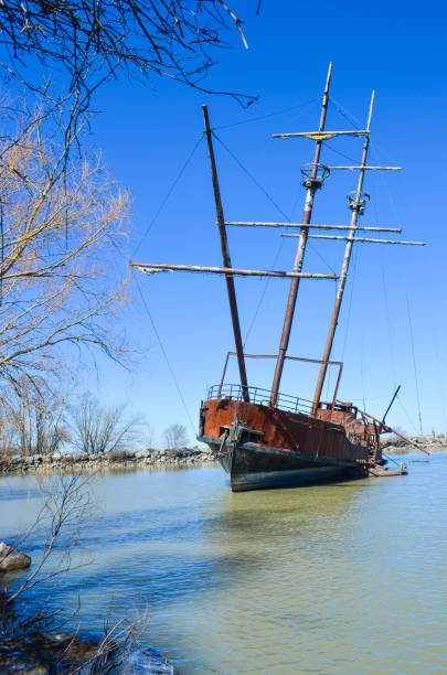 istock Shipwrecked Lake Ontario 1138422629
