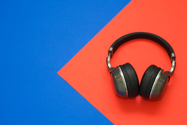 istock Overhead shot of a generic headphone on red and blue. 1138446304