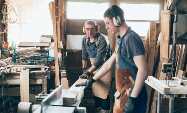 carpenters working - carpenter carpentry craft skill imagens e fotografias de stock