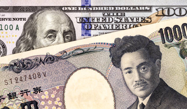 japanese yen banknote and american dollar - moeda japonesa imagens e fotografias de stock