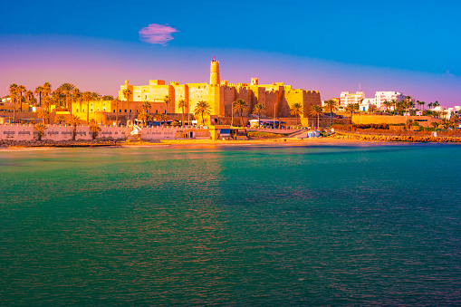 Monastir en Túnez es una ciudad antigua y popular destino turístico en el mar Mediterráneo. photo