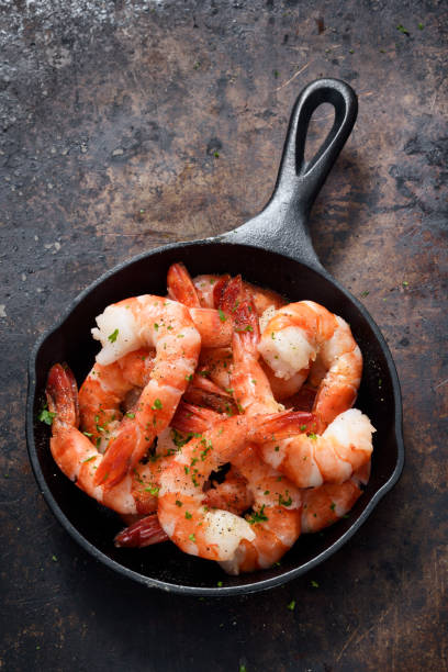 istock Shrimps in a skillet 1138508034