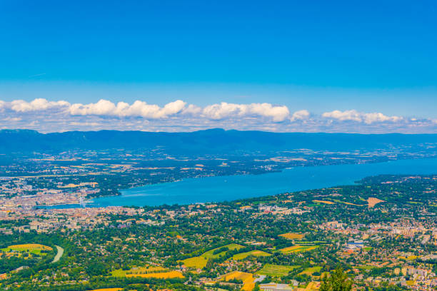 vue aérienne de genève et du lac léman depuis le mont saleve, suisse - 7653 photos et images de collection