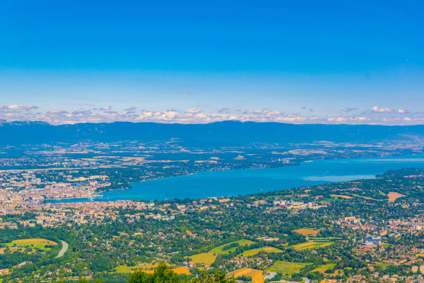 luftaufnahme von genf und genfersee vom mont saleve, schweiz - geneva canton stock-fotos und bilder