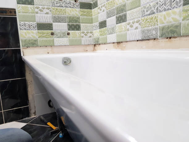 istock Repair - building with tools bath glued on silicone or sealant 1138539449