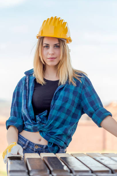 istock Maintaining a house by using wood varnish 1138543609