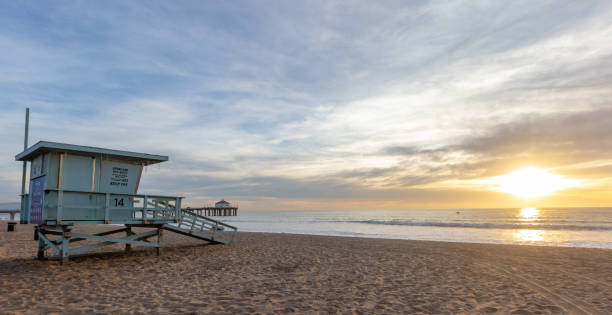 tours lifeguard-southern california beach - lifeguard santa monica beach city of los angeles beach photos et images de collection