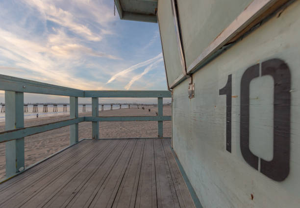 기병 타워-남부 캘리포니아 비치 - santa monica beach beach california wave 뉴스 사진 이미지