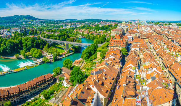 veduta aerea di berna dalla cattedrale di münster in svizzera - group21 foto e immagini stock