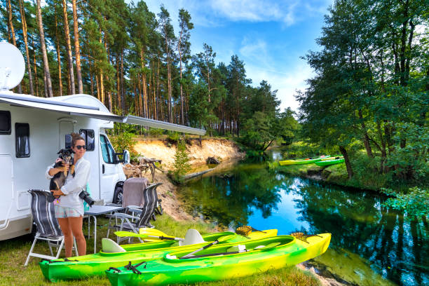 ポーランドのカヌーで夏の休日 - pomorskie province ストックフォトと画像