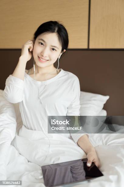 Chinese Women Are Listening To Music Wearing White Clothes Stock Photo - Download Image Now
