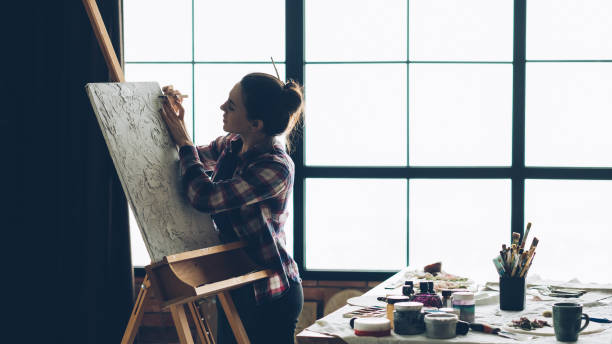 istock artist work artwork canvas easel woman tool 1138582270
