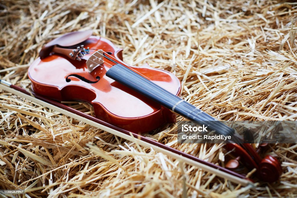 Violin And Its Bow Lying In Stock - Image Now - Barn, Bluegrass Music, Bow - Musical Equipment - iStock