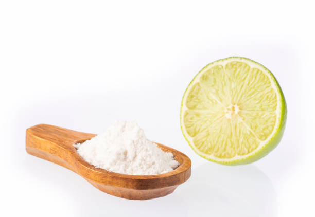 istock Baking soda (sodium bicarbonate) and lemon - Citrus × latifolia 1138590935