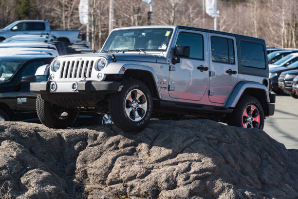 jeep wrangler - editorial sports utility vehicle car jeep imagens e fotografias de stock